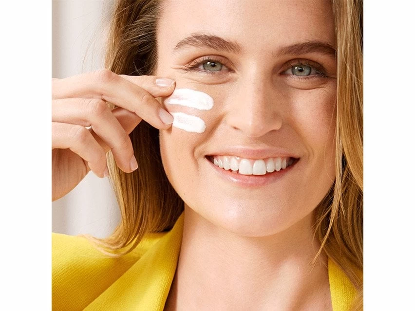 ISDIN Eryfotona Actinica Daily Lightweight Mineral SPF 50+ Sunscreen 5 ISDIN Eryfotona Actinica Daily Lightweight Mineral SPF 50+ Sunscreen - Image 3